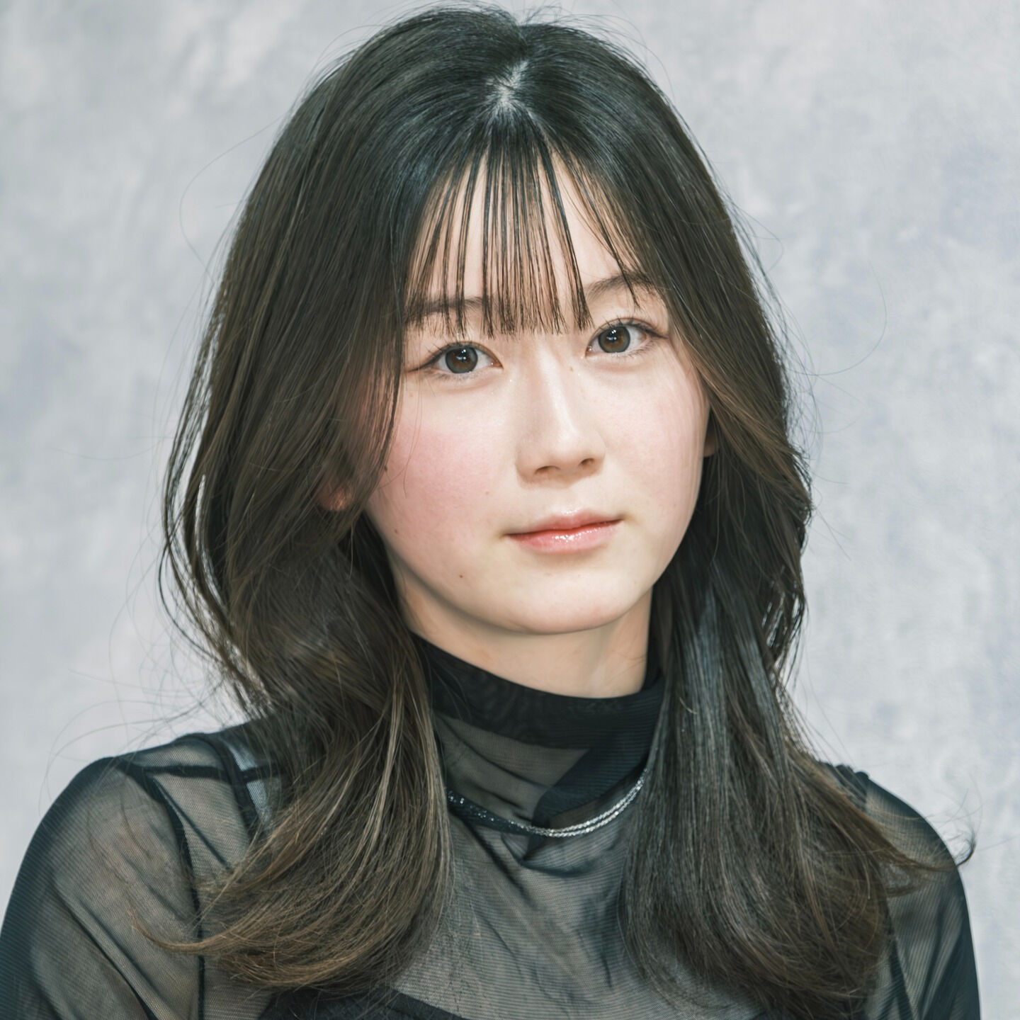 レイヤーカットは、多くの女性が楽しむヘアスタイルの一つとして
