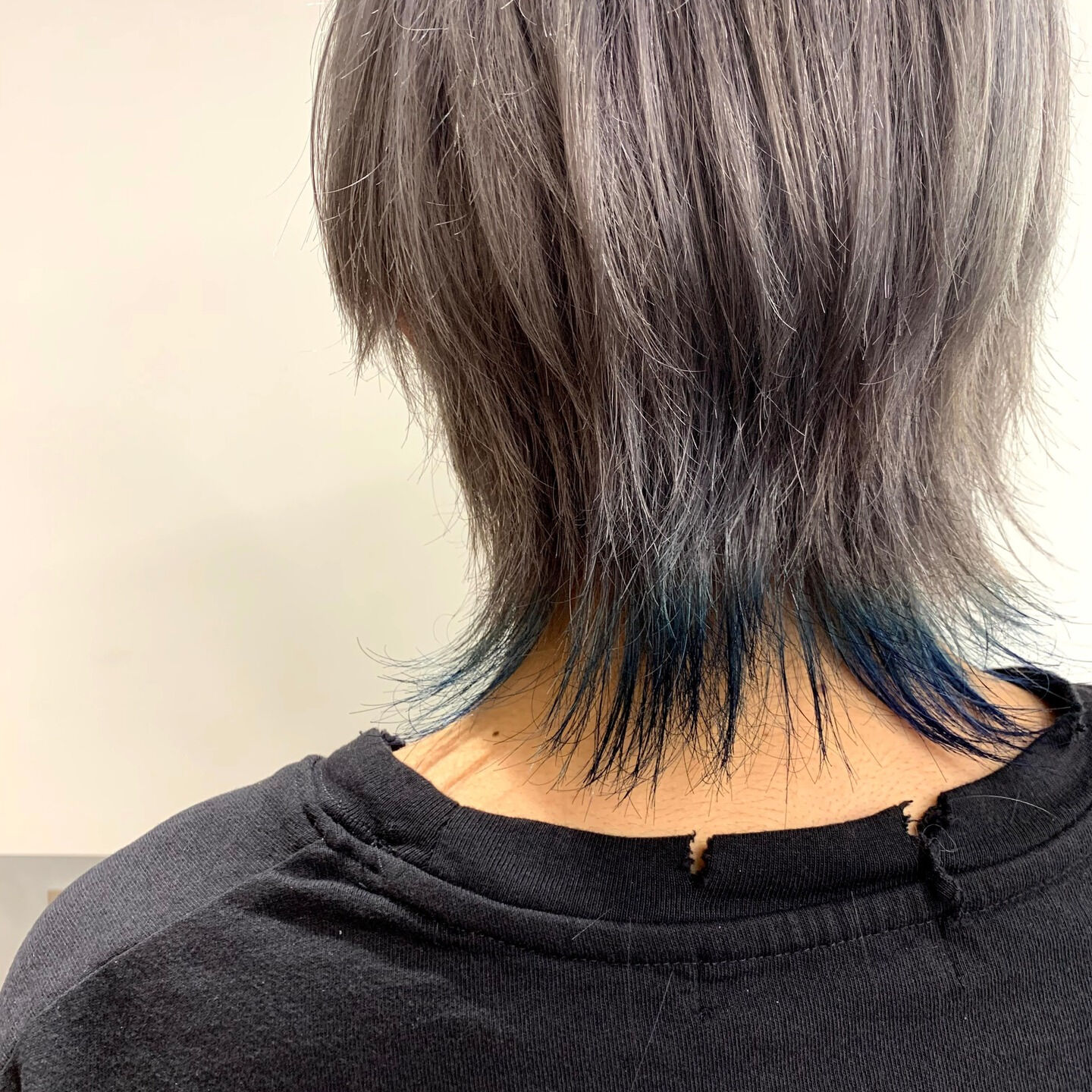 「メンズカット」は、多くの男性が定期的に訪れる美容室や理髪店